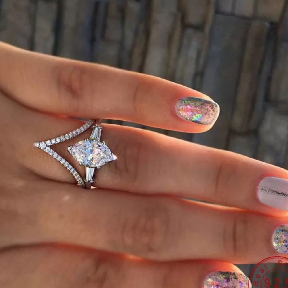 Gorgeous Ring - Picture 3 of 5